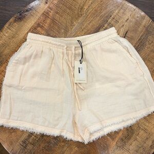 Elan NWT Women's Cream Shorts with pockets and drawstring